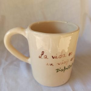 Taza de ceramica r2rb53kuxls9xxm1f5t47zxqfh8m2z3oogtifgqubk
